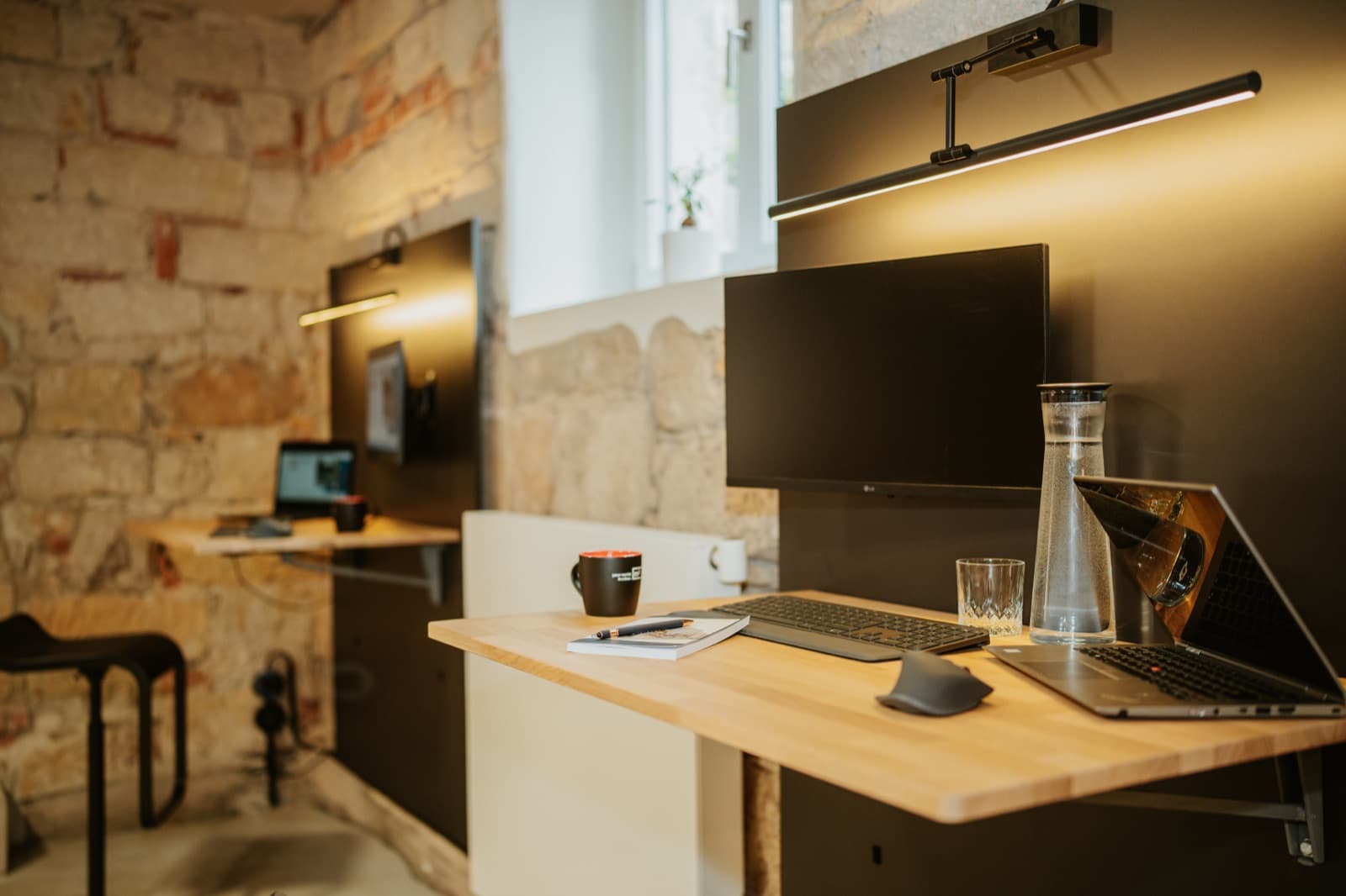 Arbeitsplatz an der Sandsteinwand